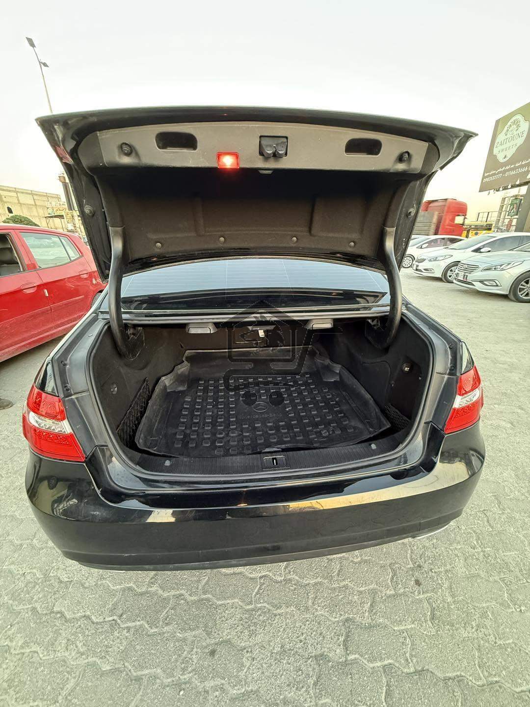 Mercedes E350 Limited\ - الصورة 6