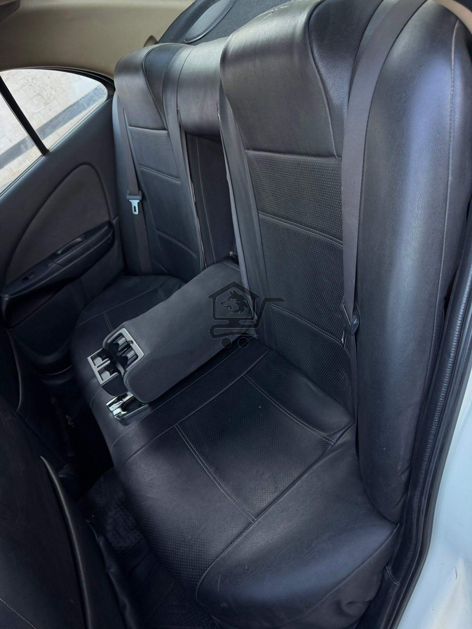 Nissan Sunny 2004 - الصورة 9