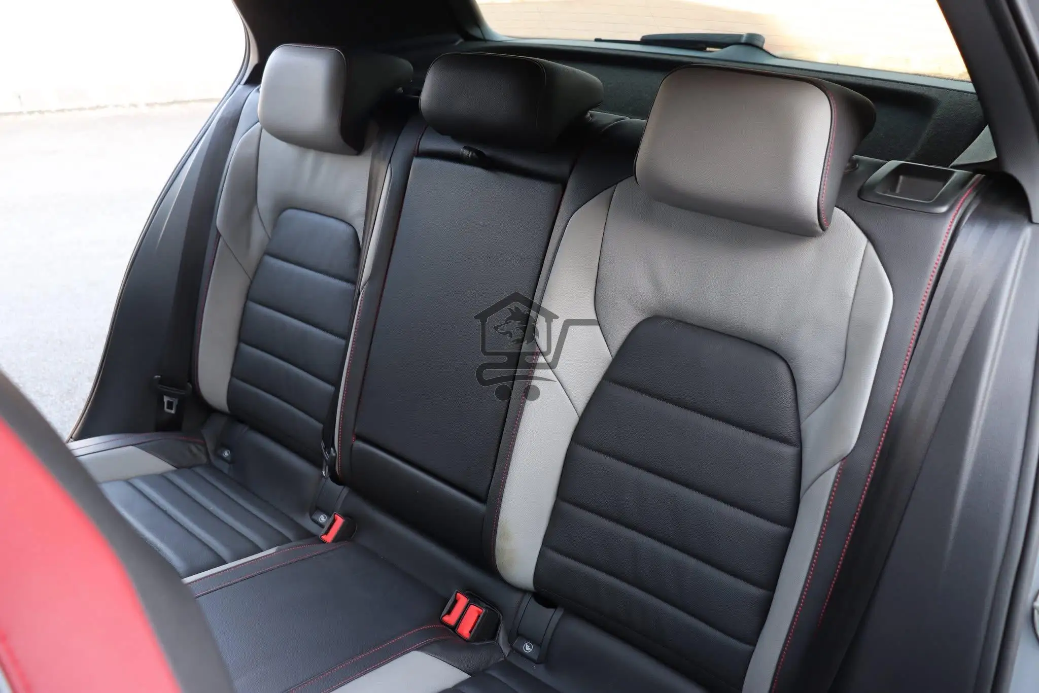 Volkswagen Golf - الصورة 8