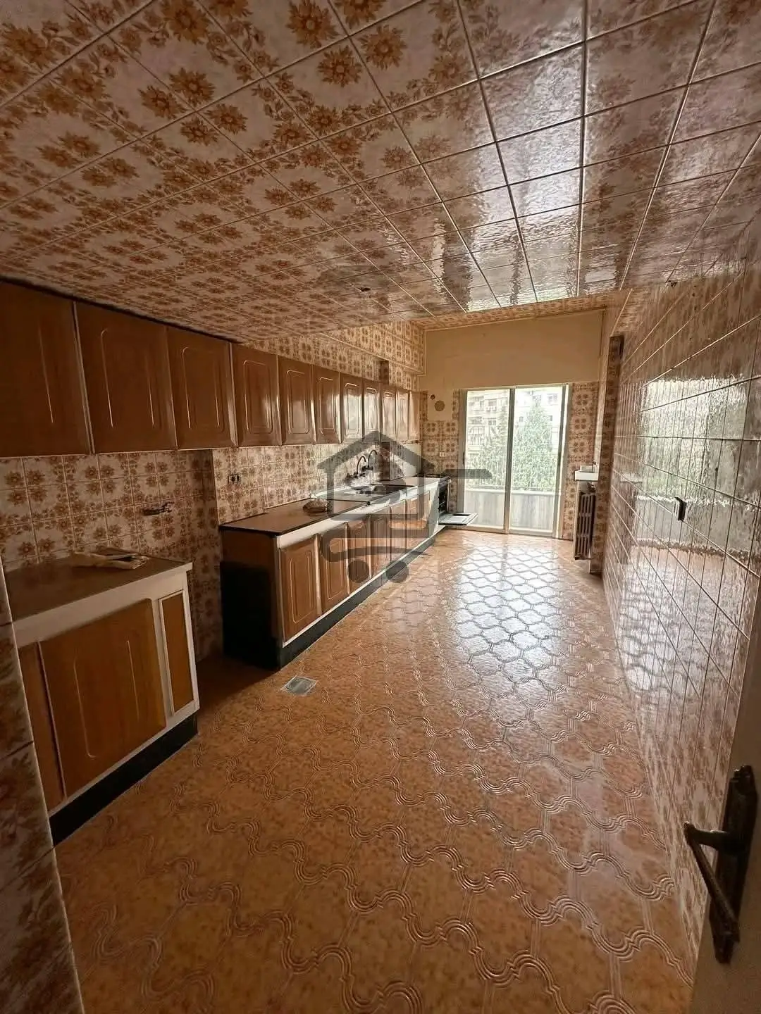 شقة ثلاث غرف بأفضل موقع - الصورة 4