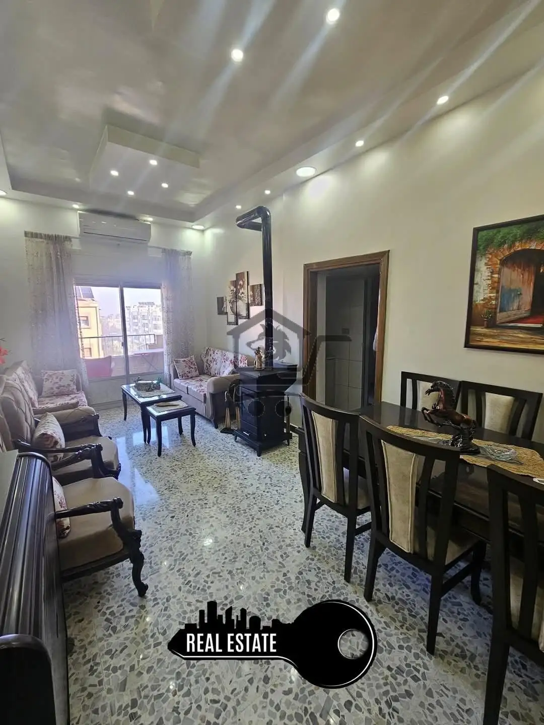 شقة مؤلفة من غرفتين بدون فرش - الصورة 1