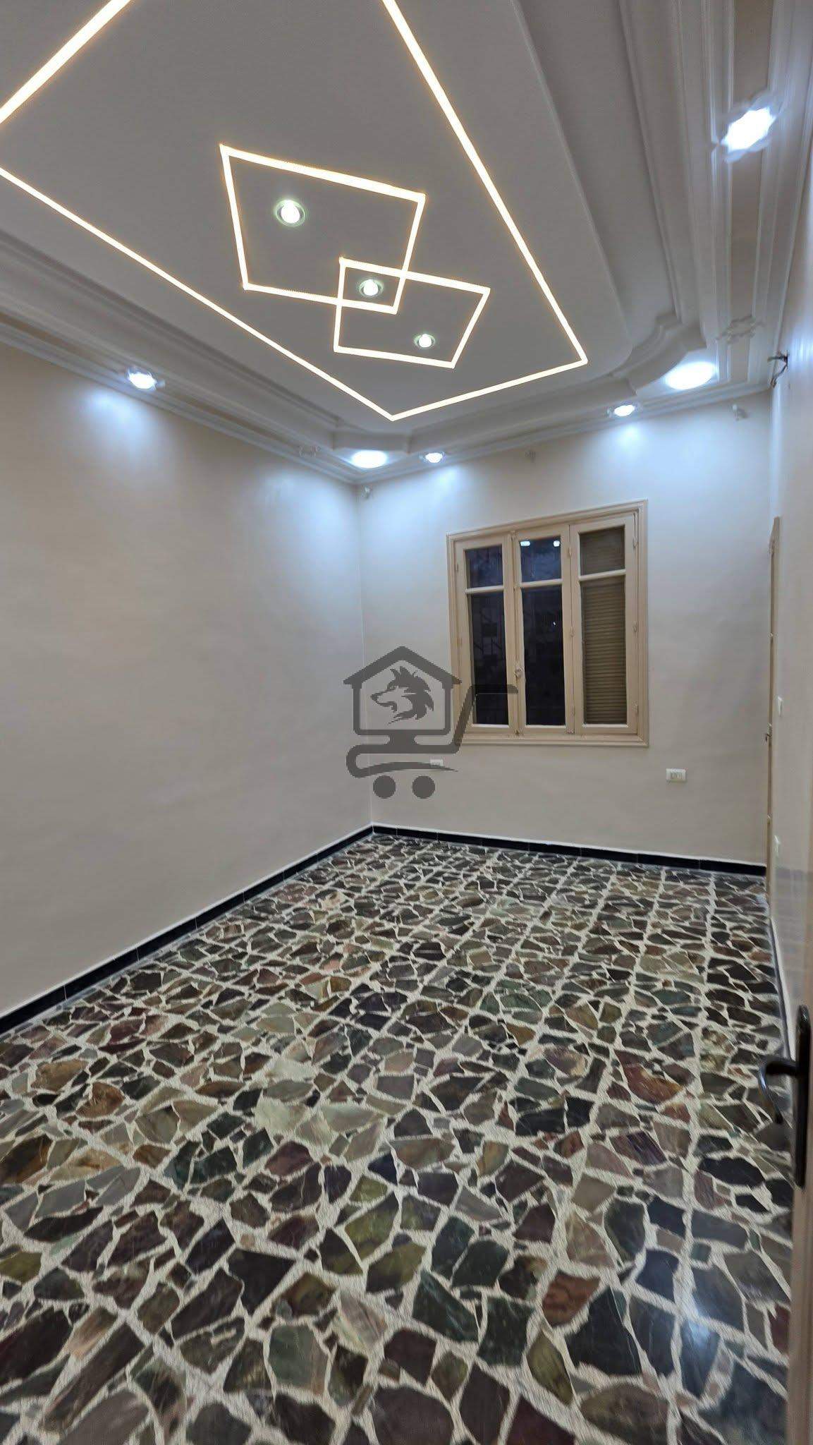 للبيع منزل بإكساء جيد - الصورة 1