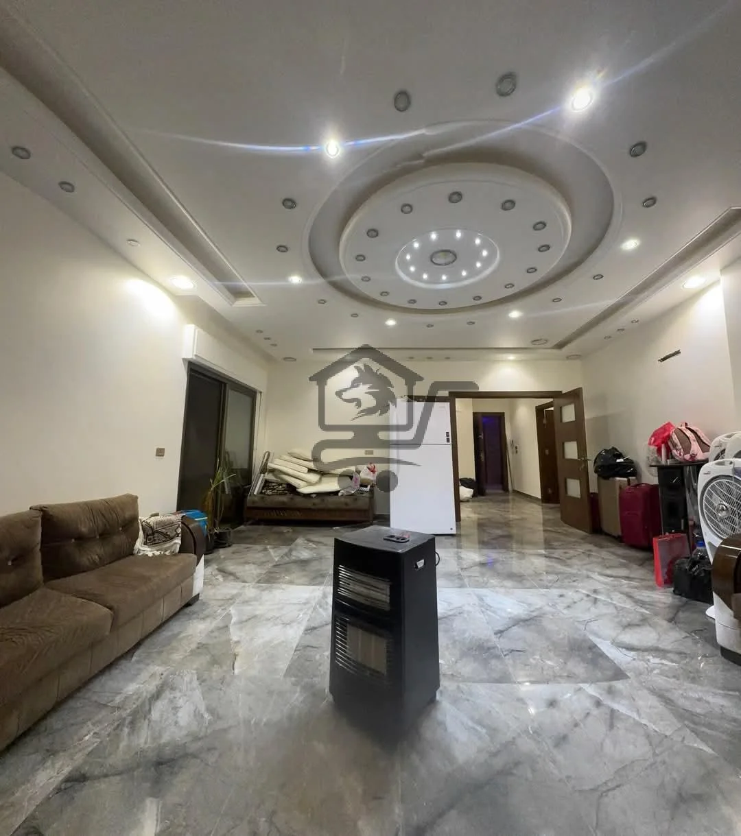 شقة مع تراس وسطح بكسوة عصرية - الصورة 4