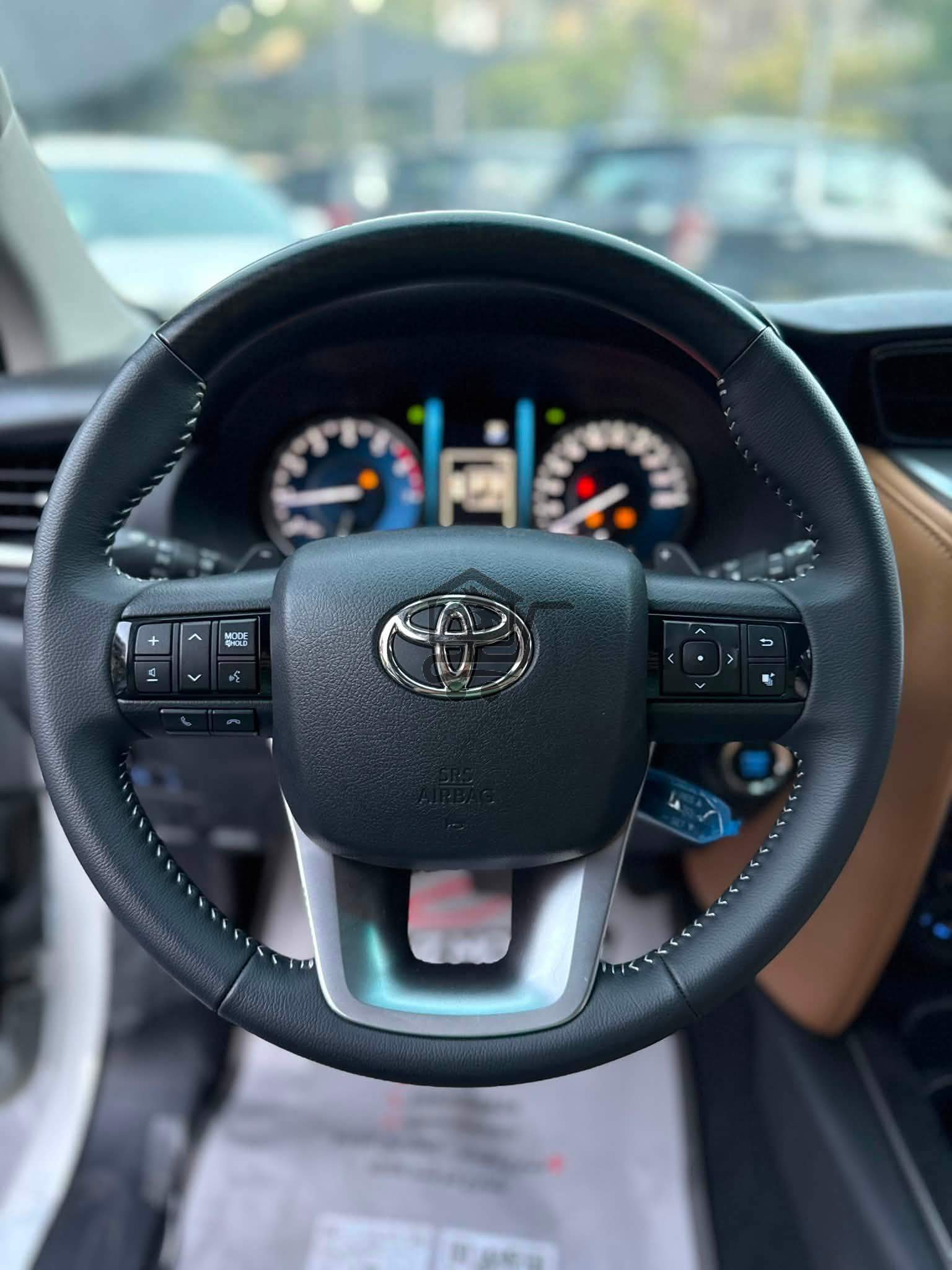 Toyota Fortuner SR5 - الصورة 7