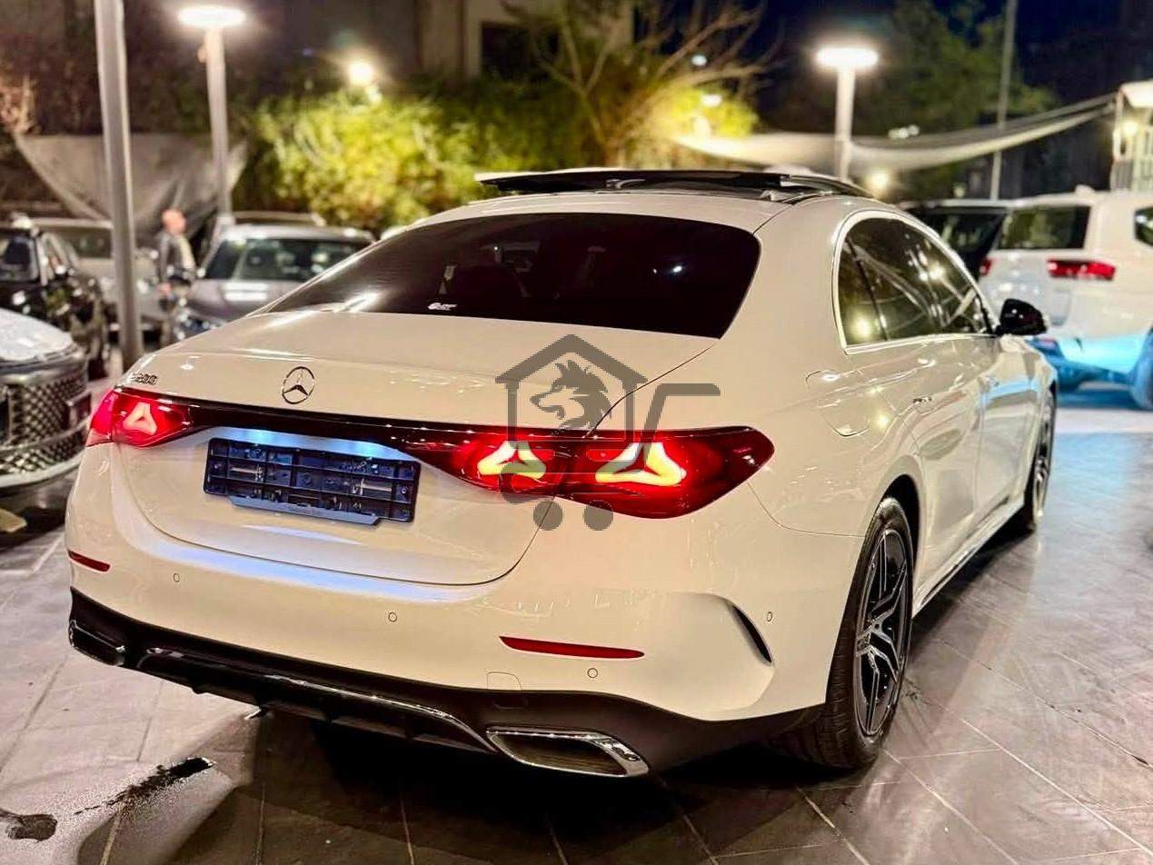 Mercedes E200 AMG 2026 - الصورة 2
