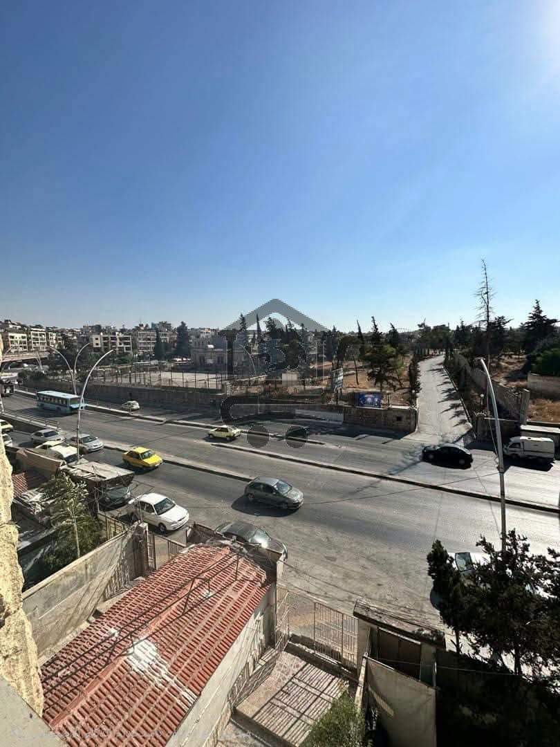 شقة بموقع مميز جداً - الصورة 2