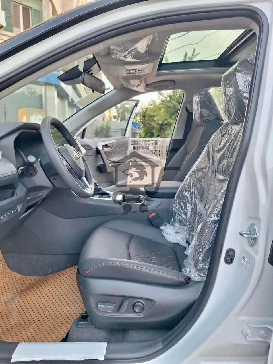 2025 Toyota RAV4 - الصورة 4