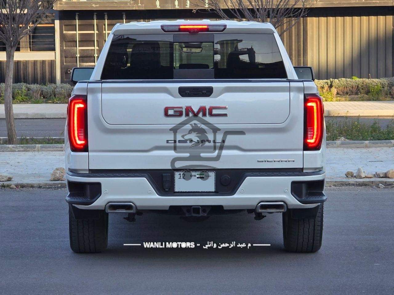 GMC DENALI SIERRA - الصورة 2