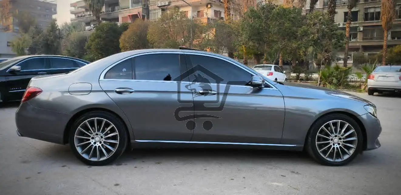 Mercedes E300 - الصورة 3