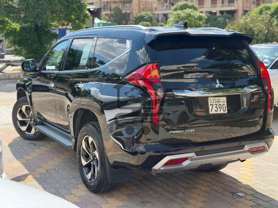 Mitsubishi Montero Sport - الصورة 4