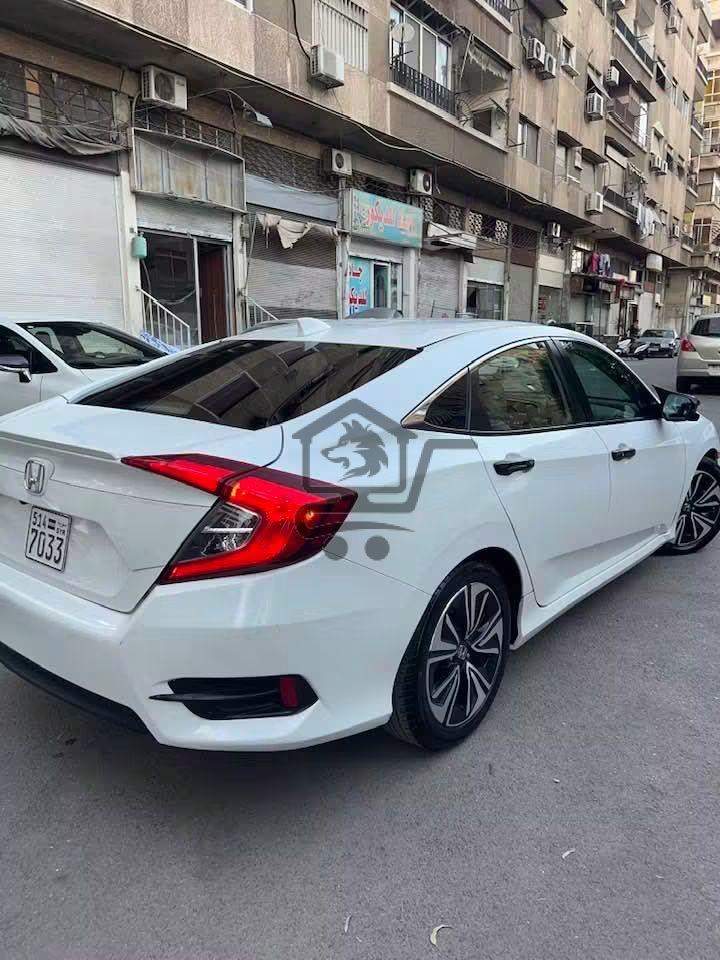 للايجار هوندا سيفيك - الصورة 3