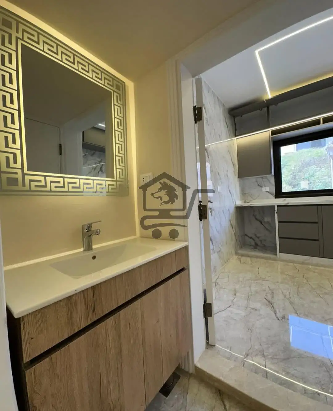 منزل فاخر بموقع استراتيجي للبيع - الصورة 4