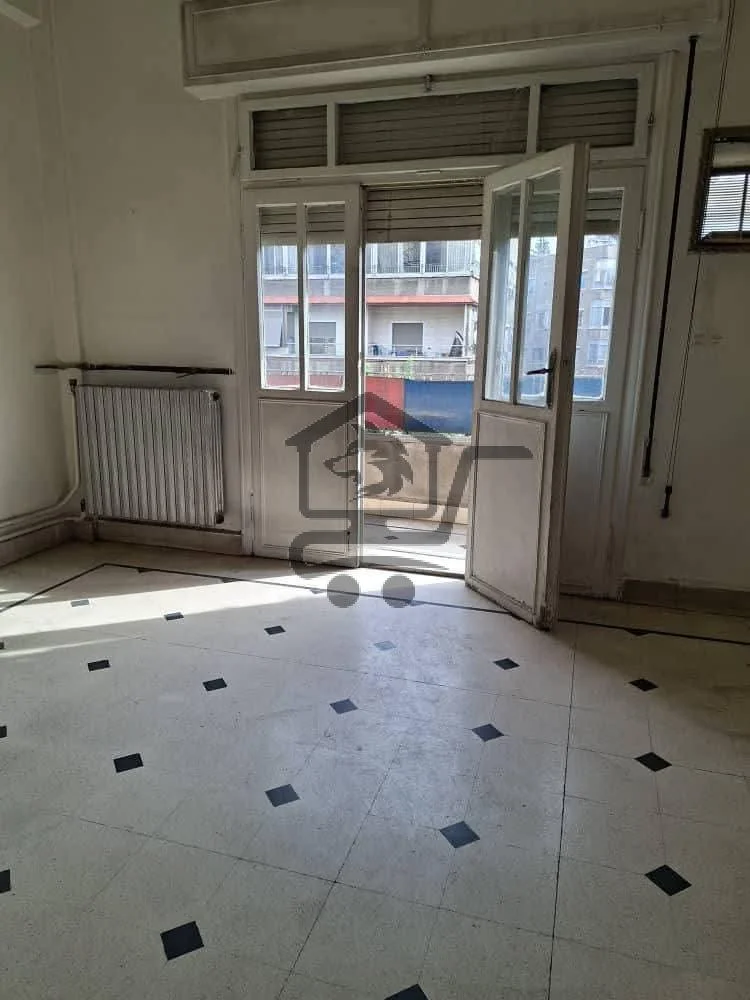 شقة  خمس غرف بسعر لقطة - الصورة 1