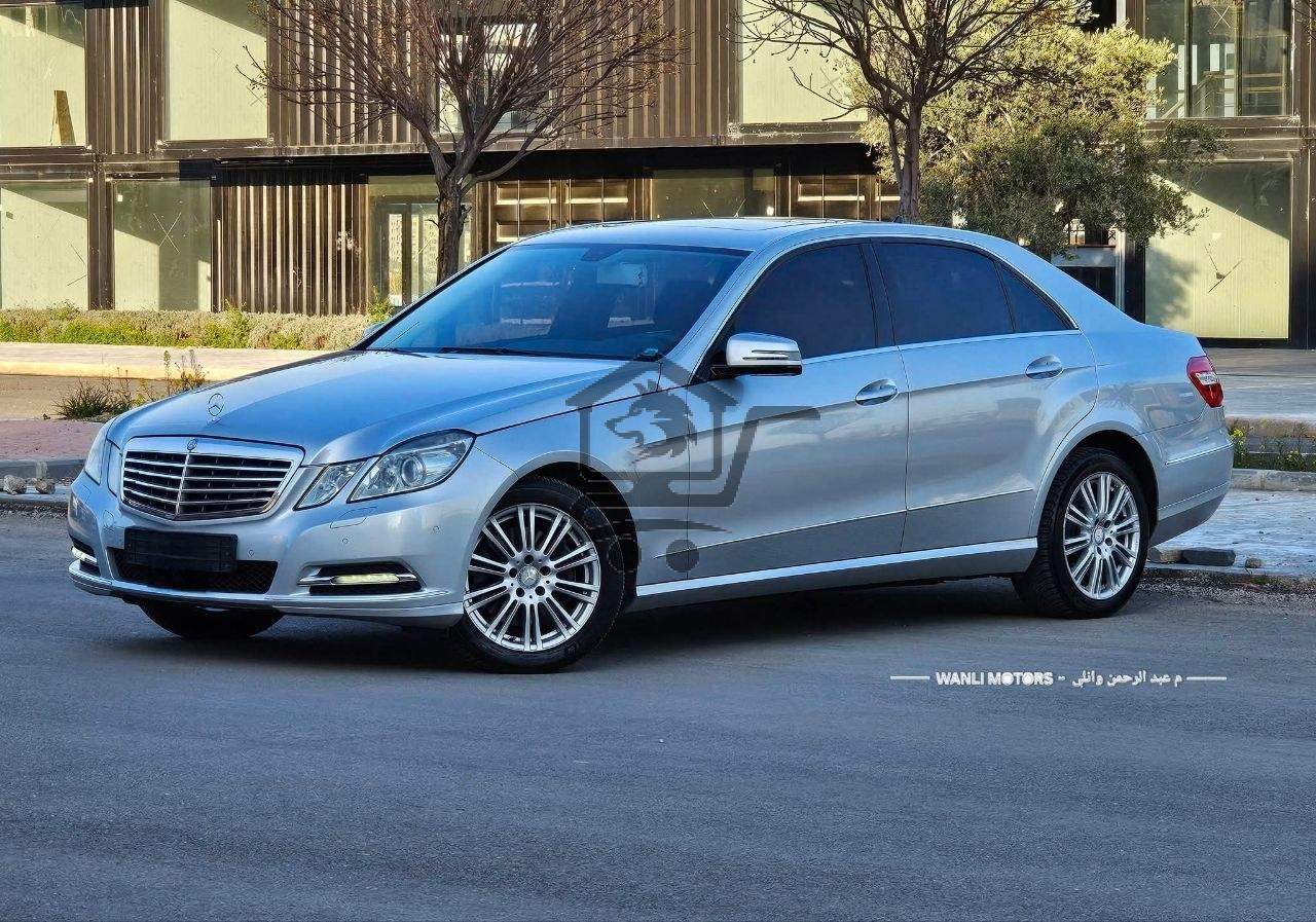 MERCEDES BENZ E300 - الصورة 3