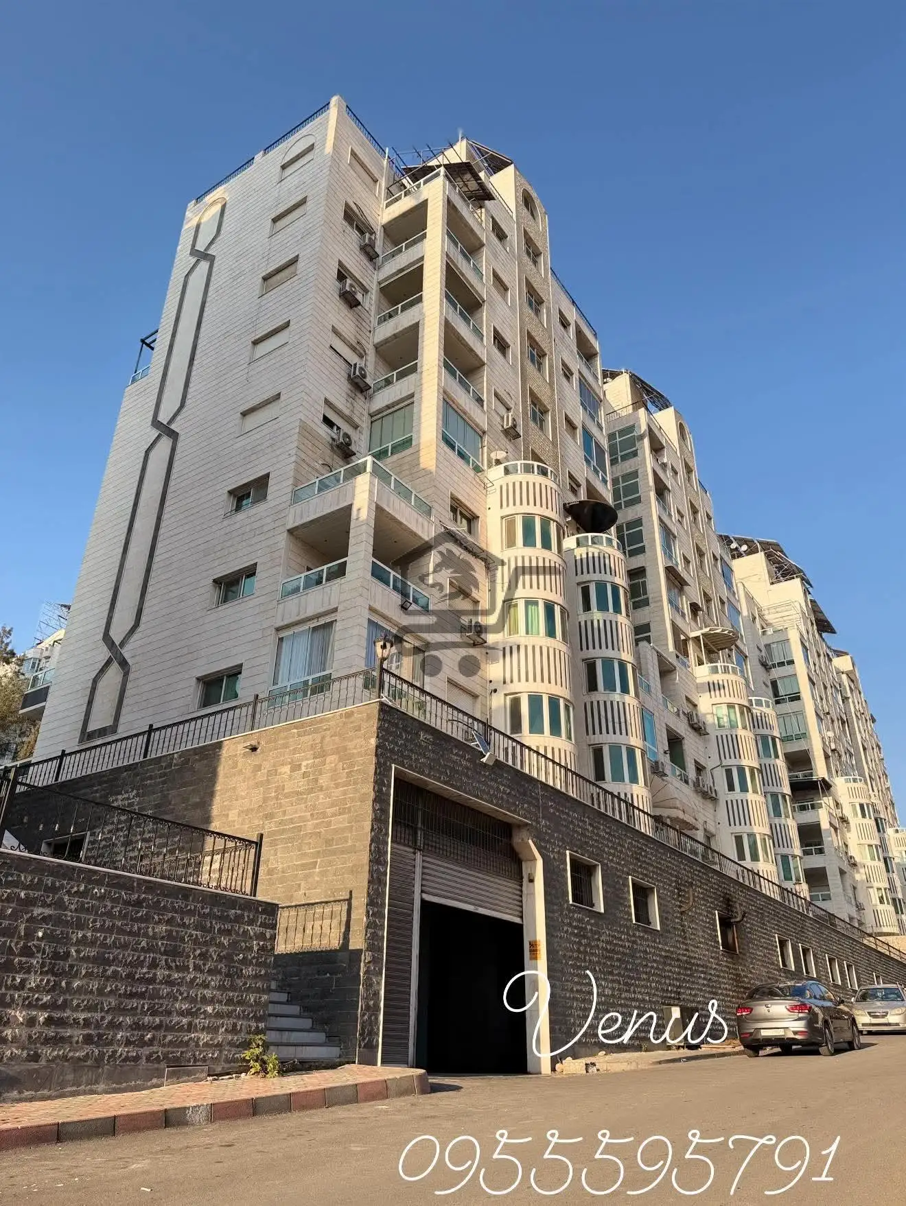 منزل بإطلالة جميلة جداً - الصورة 1