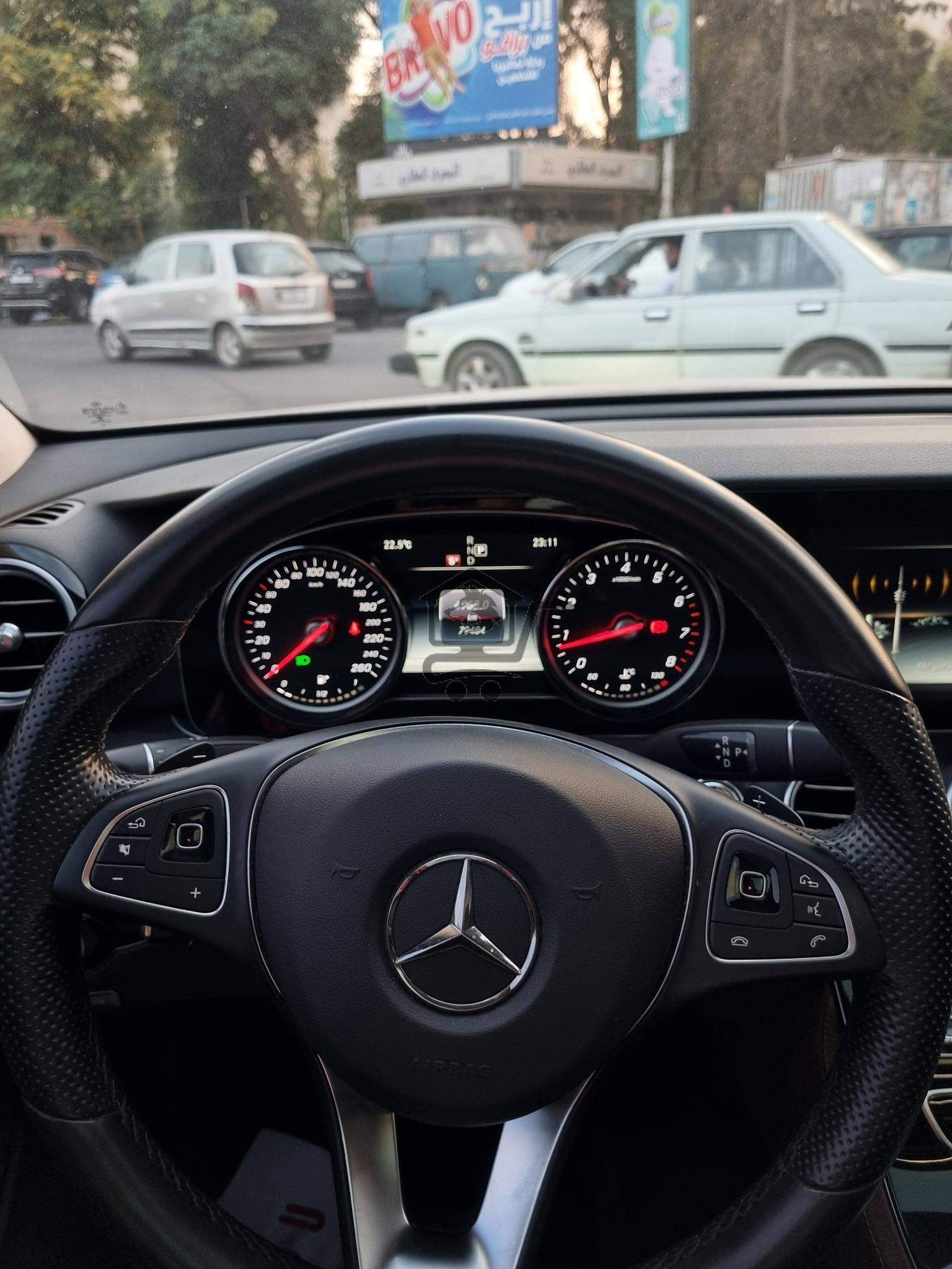 Mercedes-Benz E200 - الصورة 9