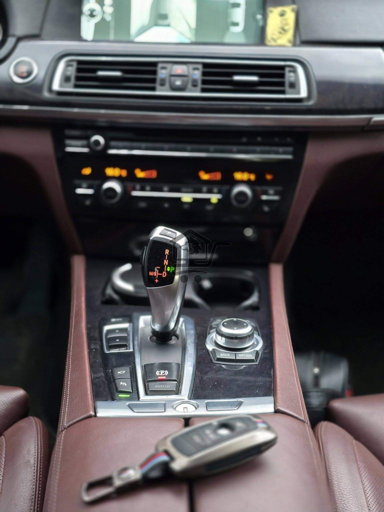 BMW 740Li 2011 - الصورة 8