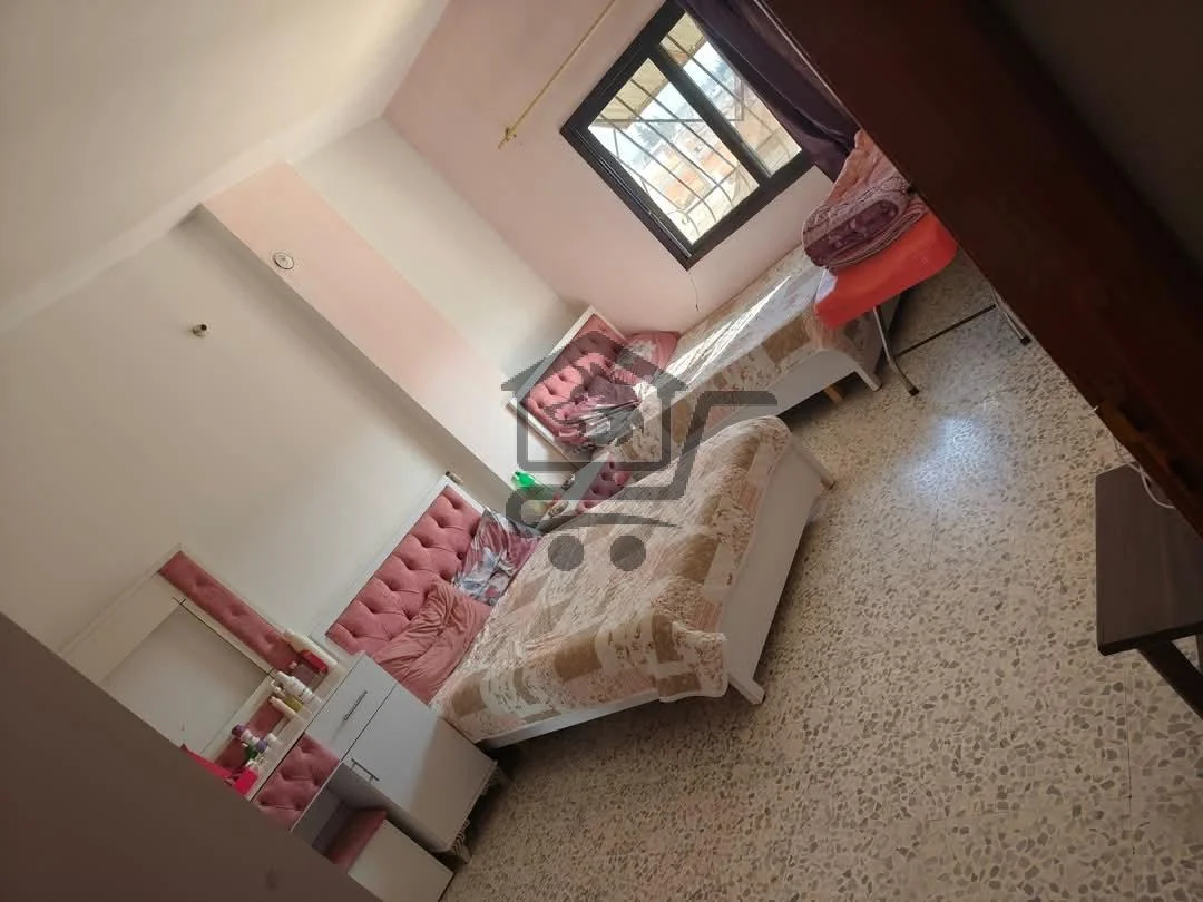 شقة مؤلفة من خمس غرف بدون فرش - الصورة 4