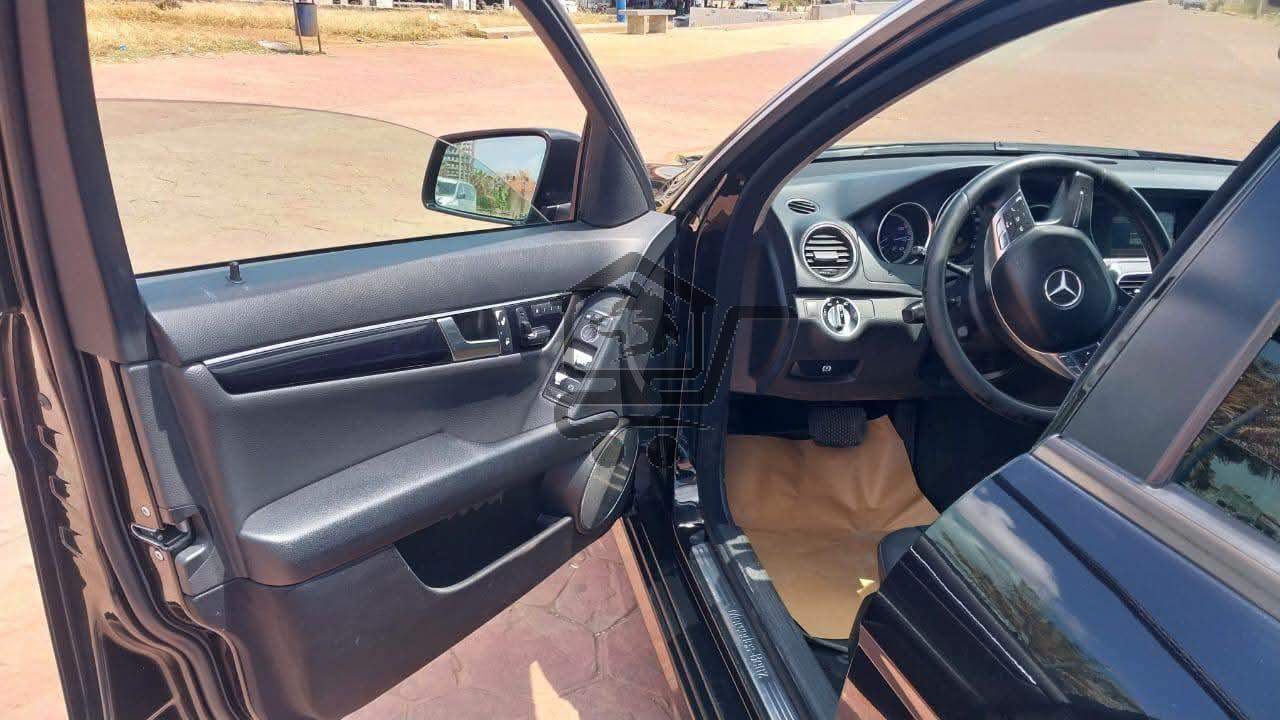 Mercedes Benz - الصورة 2