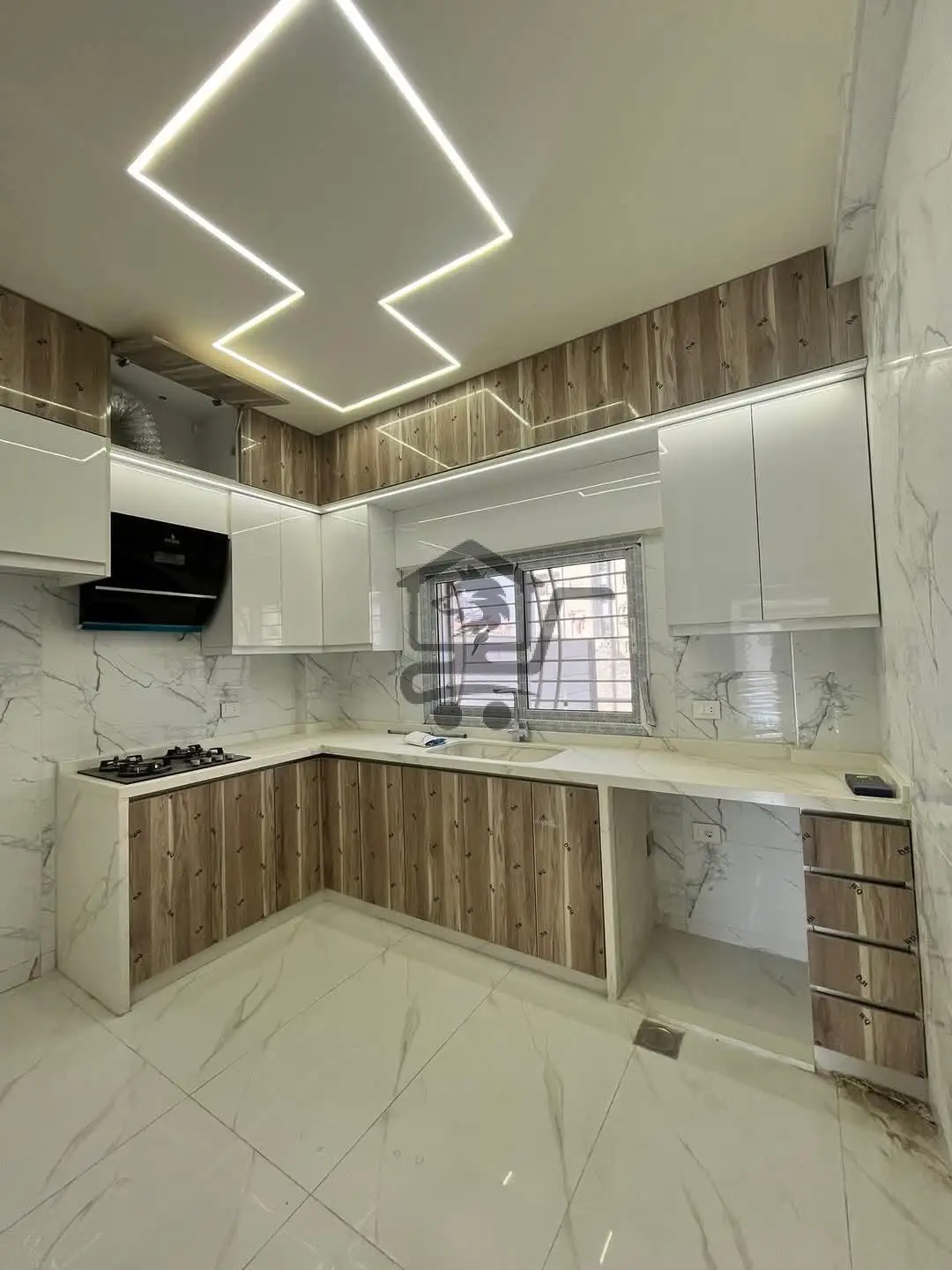 شقة بتصميم كلاسيكي مؤلفة من غرفتين - الصورة 1