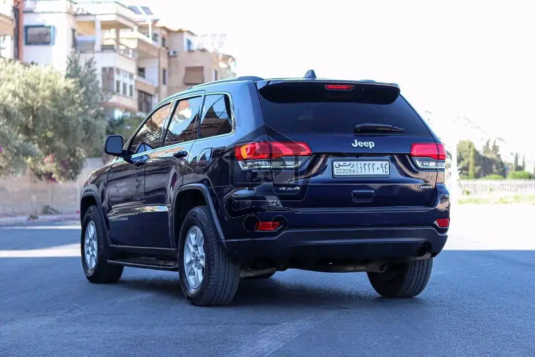 Jeep Cherokee Laredo - الصورة 2