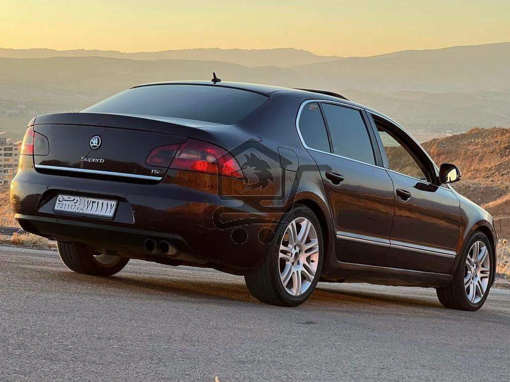 Skoda Superb 2010 - الصورة 2