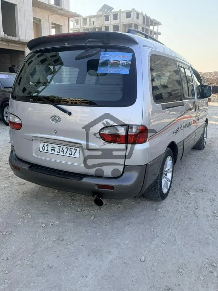 فان ستاركس 2003 سياحي - الصورة 4