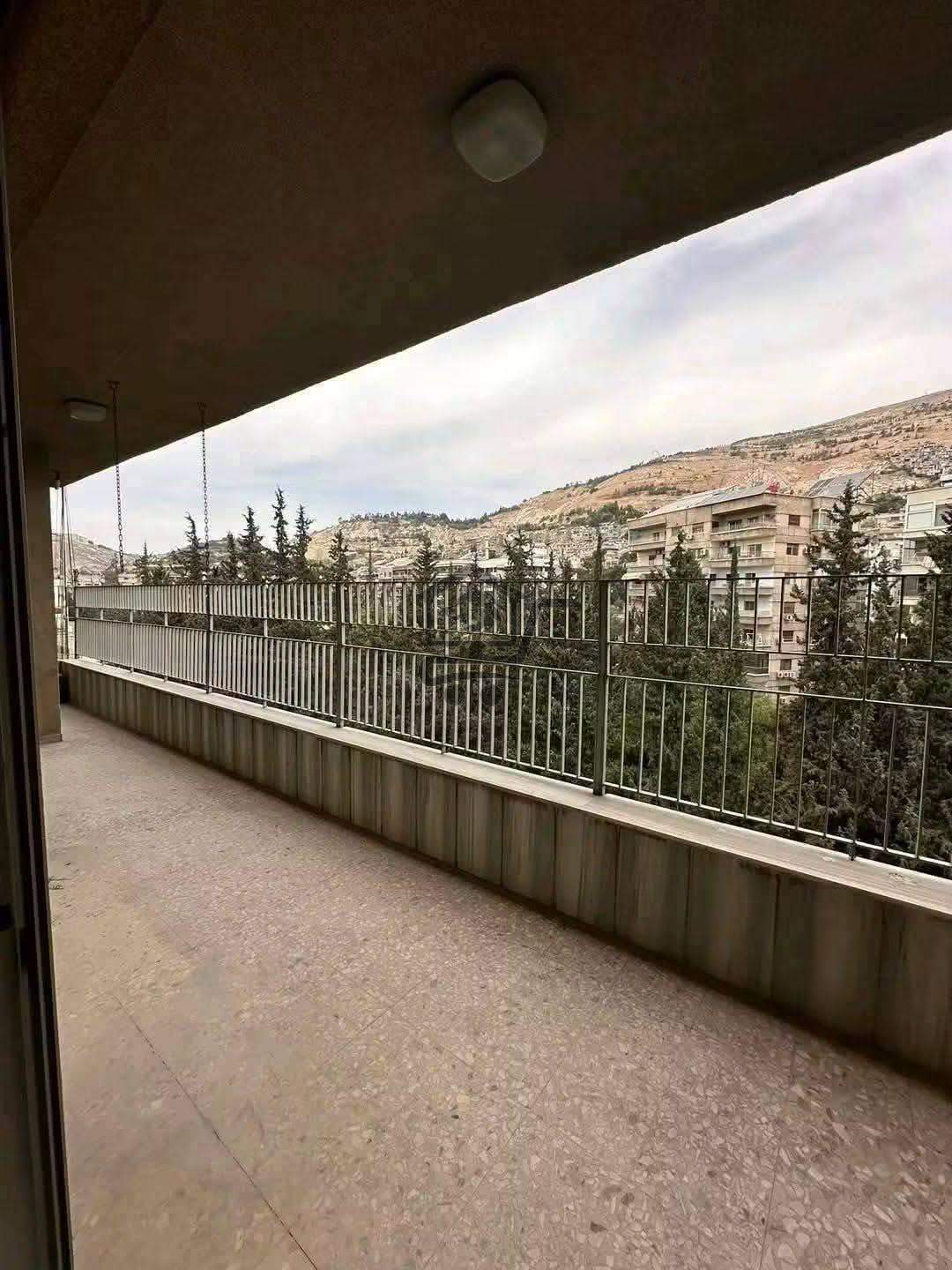 شقة للبيع بموقع مميز - الصورة 5