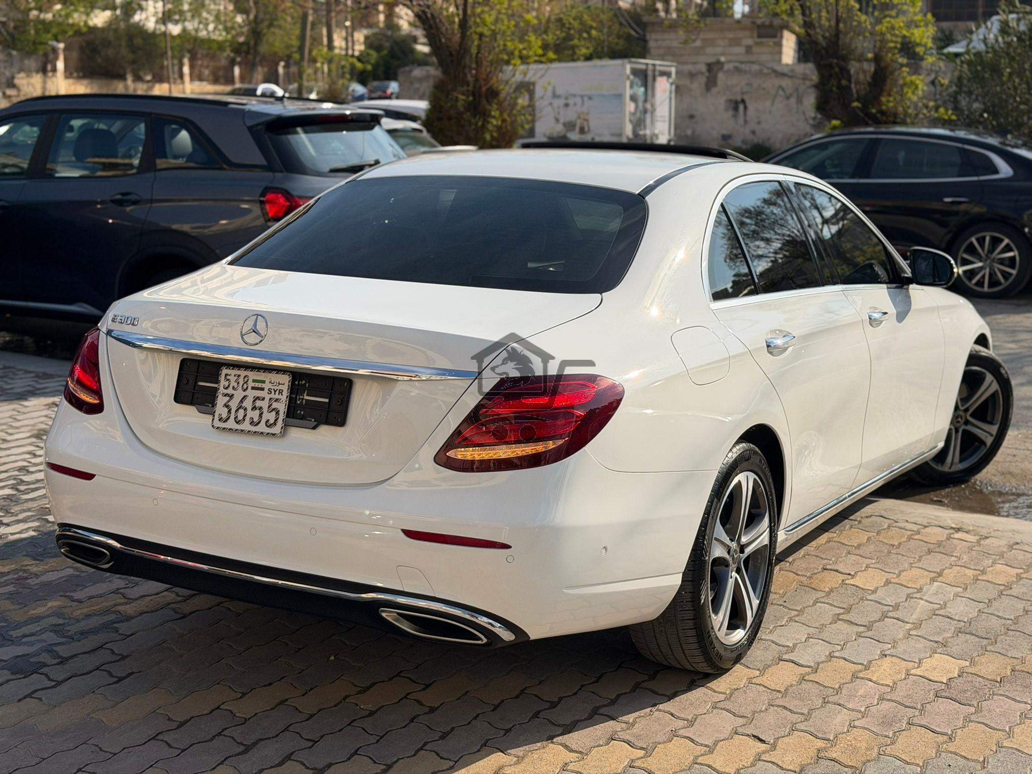 Mercedes-Benz E300 2019 - الصورة 4