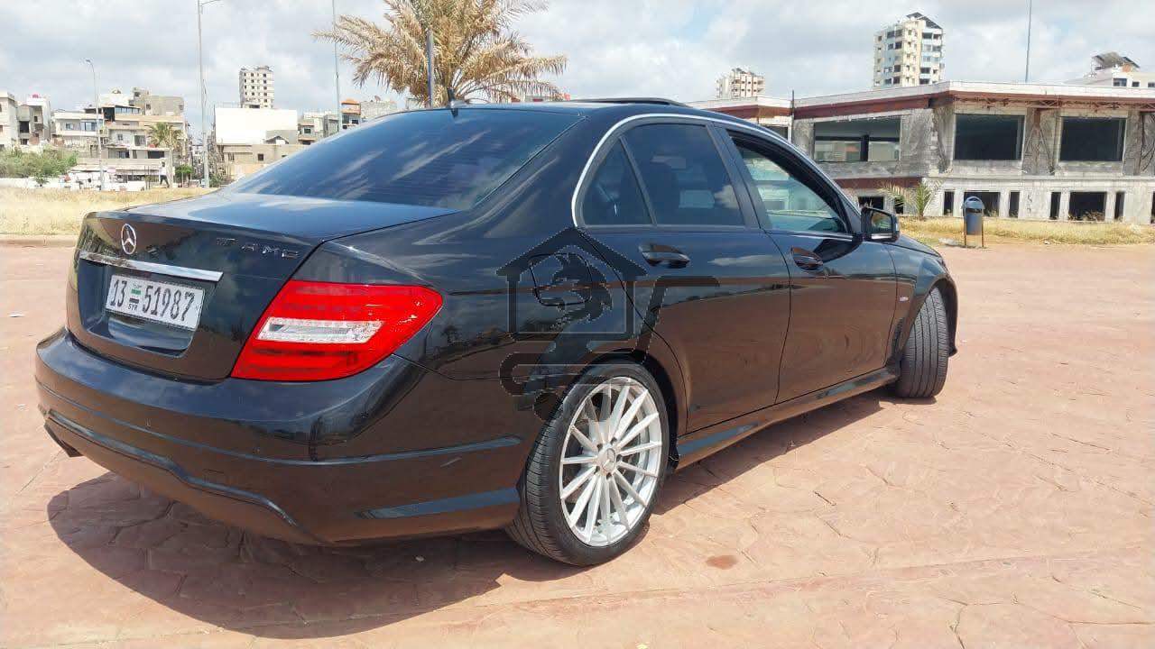 Mercedes Benz - الصورة 1