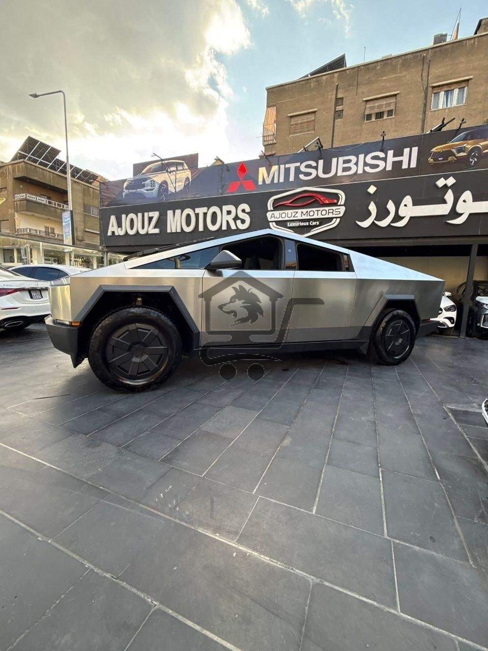 Tesla Cybertruck 2024 - الصورة 5