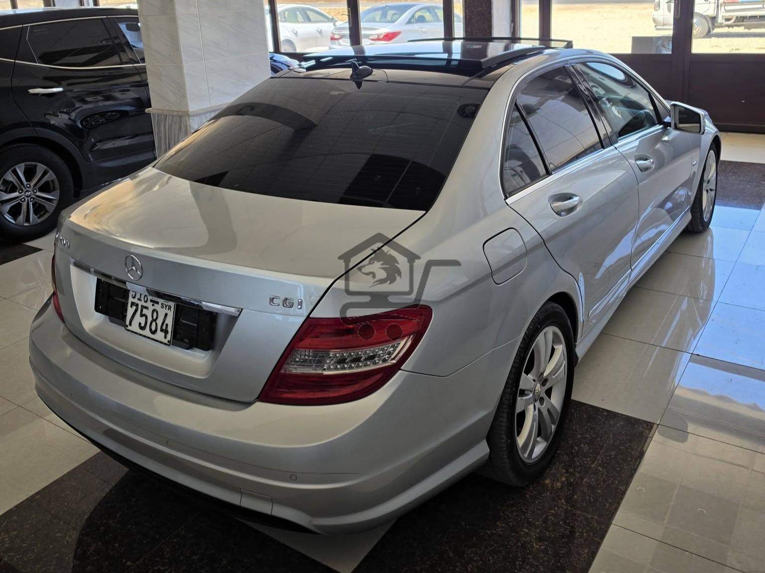 Mercedes C200 2011 - الصورة 2