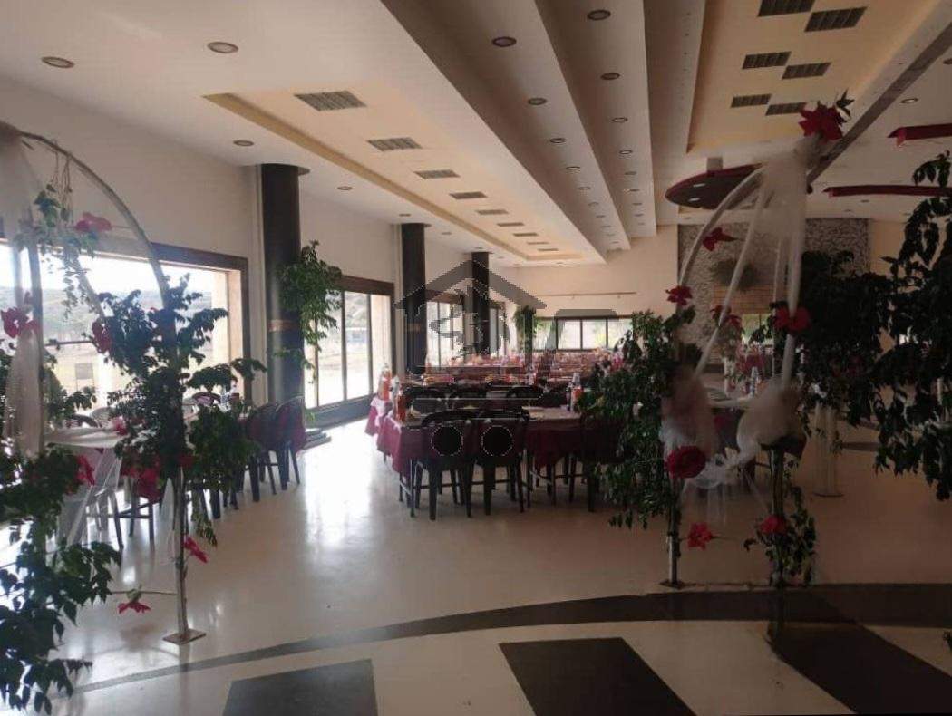 مطعم بمساحة واسعة - الصورة 3