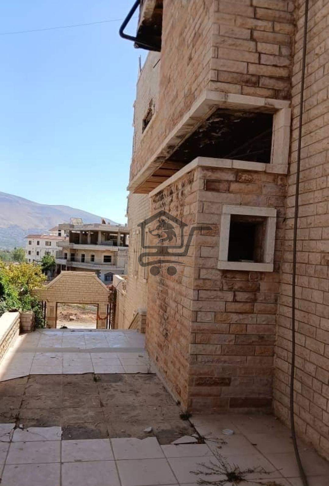 فيلا مع ثلاث محلات تجارية - الصورة 8