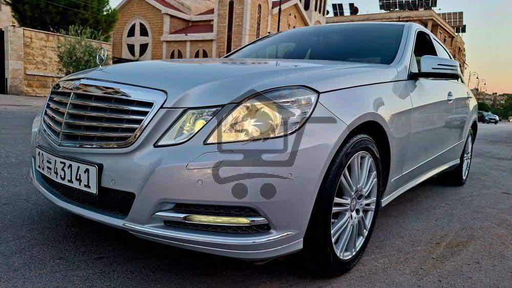 Mercedes-Benz E350 2011 - الصورة 1