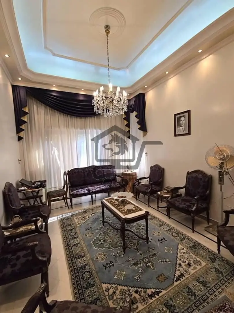 شقة مؤلفة من ثلاث غرف بموقع خدمي - الصورة 1