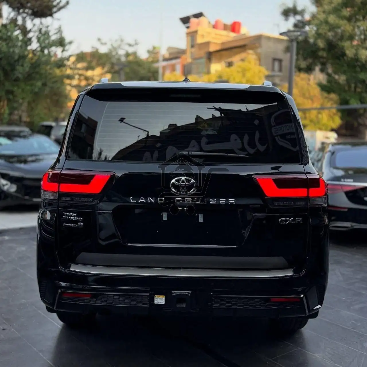 Toyota Land Cruiser GXR - الصورة 4