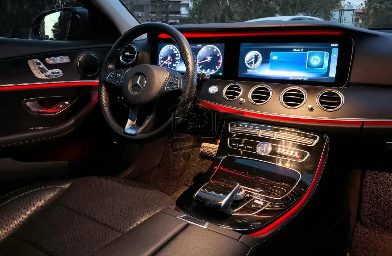 Mercedes-Benz E300 - الصورة 4