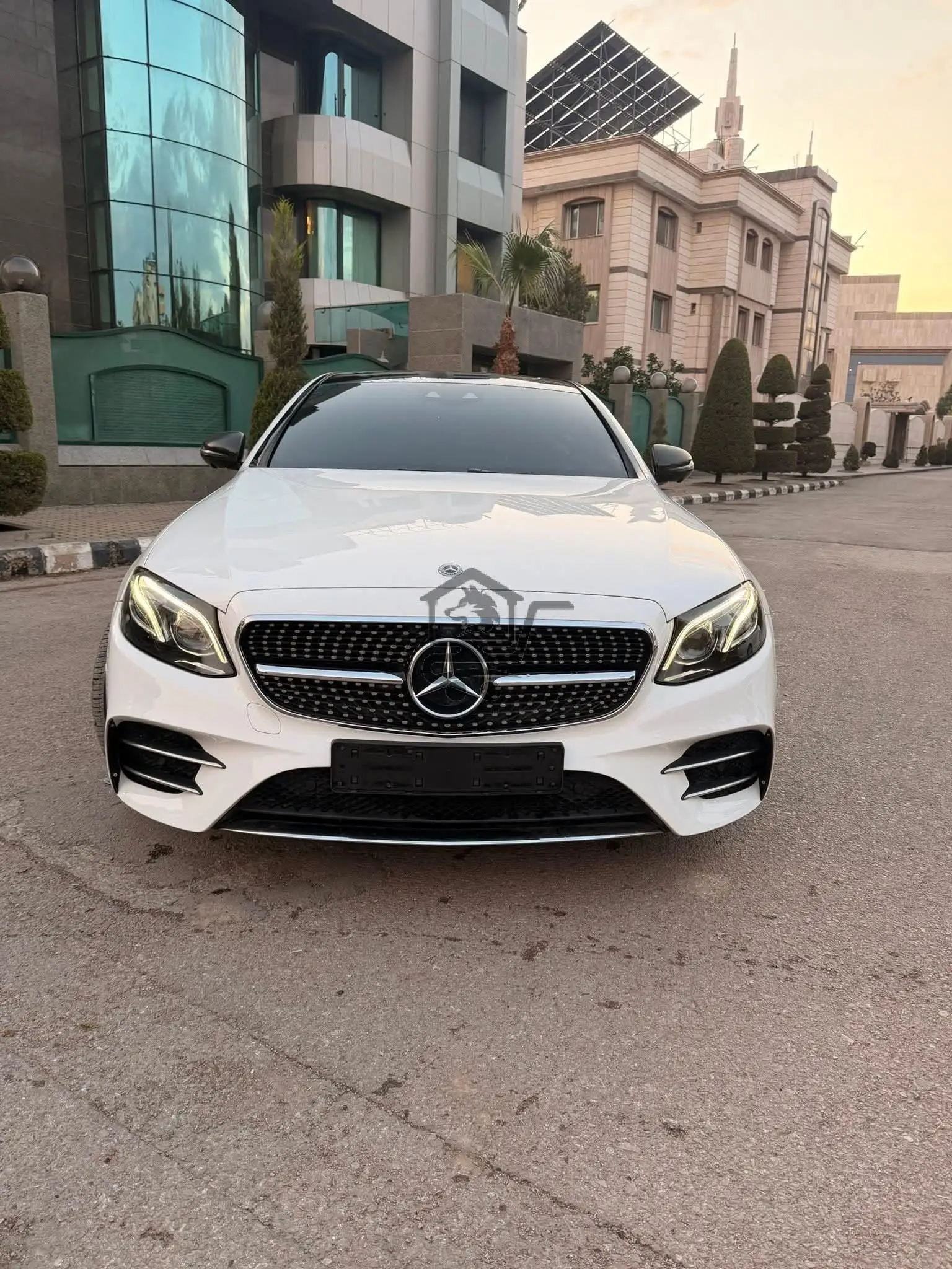 Mercedes E300 - الصورة 2