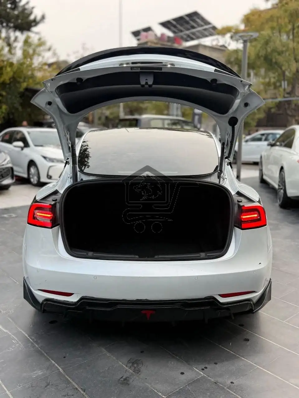 Tesla Model 3 - الصورة 5