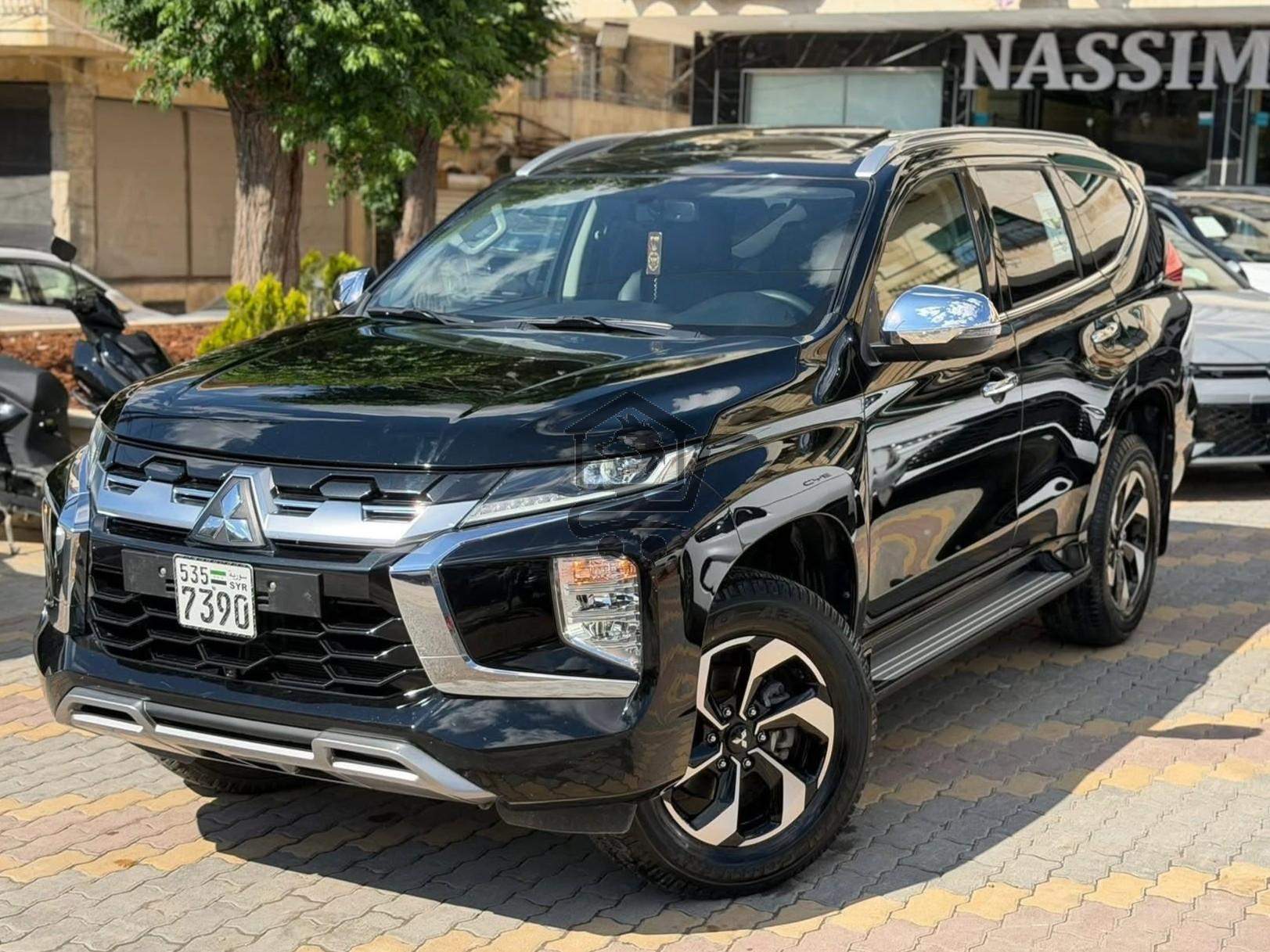Mitsubishi Montero Sport - الصورة 1