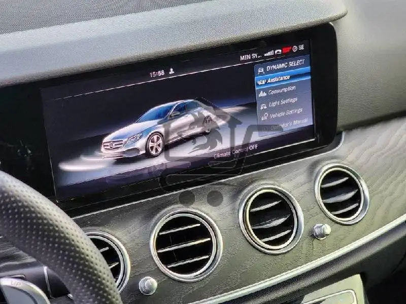 MERCEDES BENZ E300 - الصورة 7