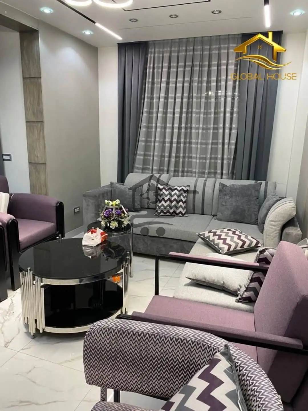 شقة مؤلفة من غرفتين مع فرش - الصورة 1