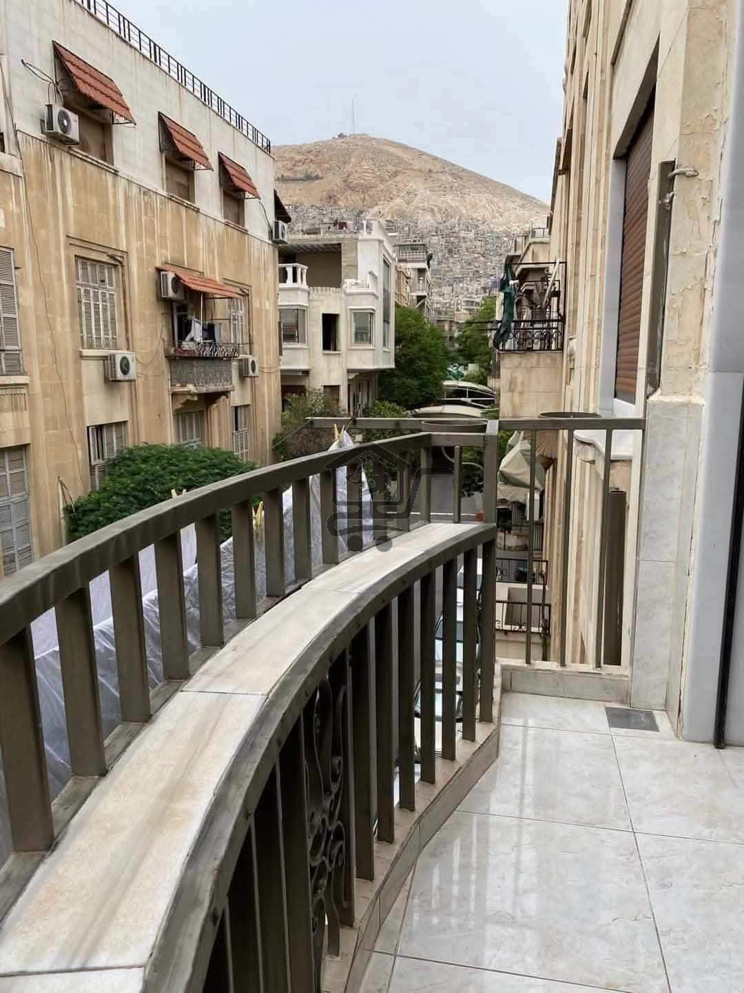 منزل للبيع بموقع مهم جدا - الصورة 1