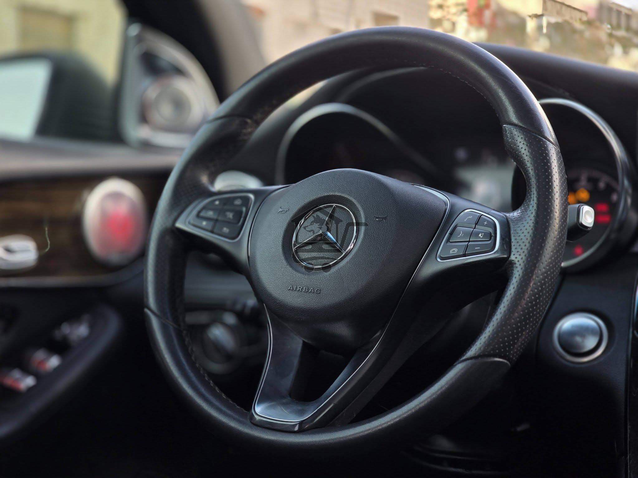 Mercedes-Benz GLC 300 - الصورة 7