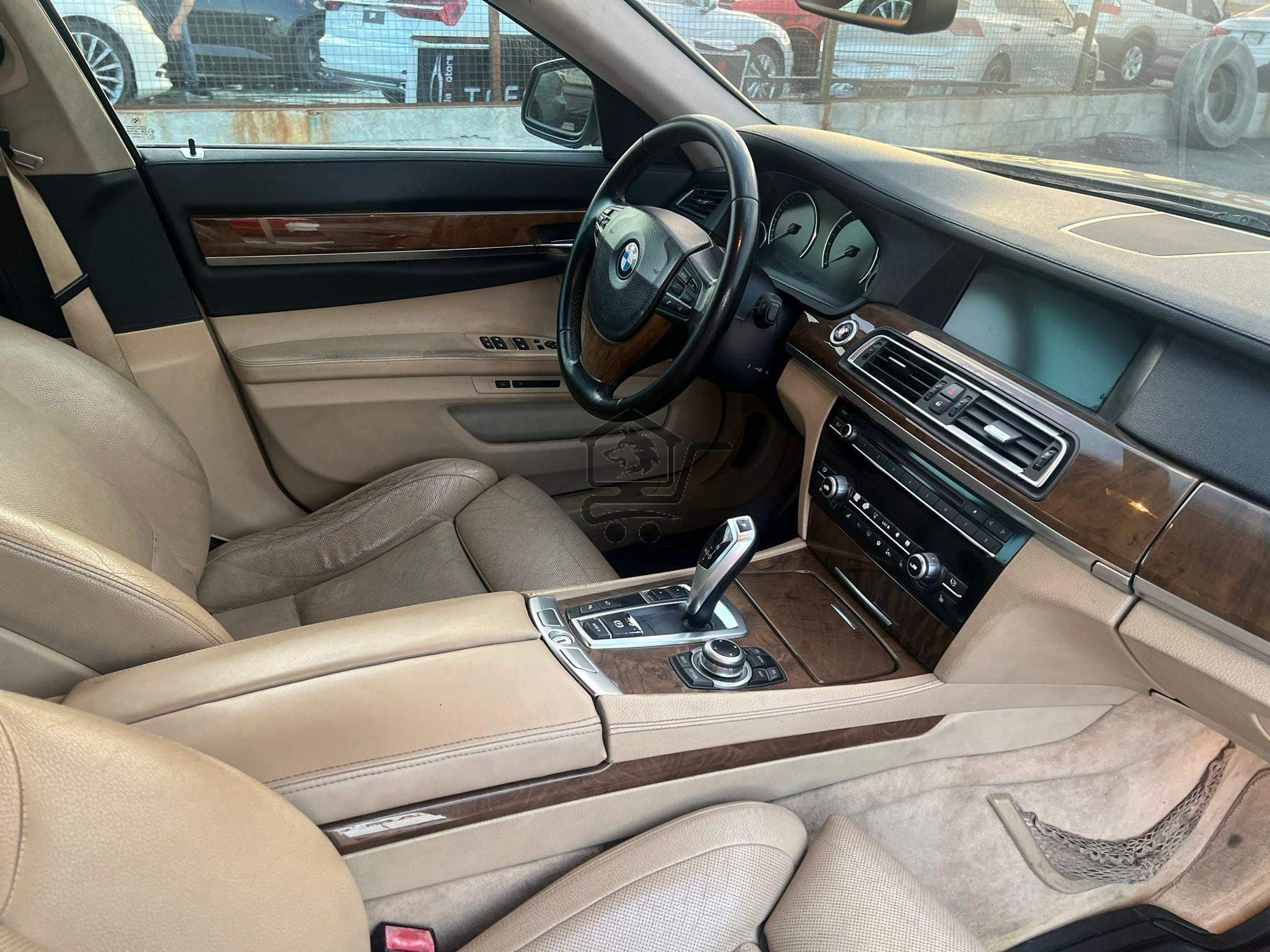 BMW 740i 2012 - الصورة 6