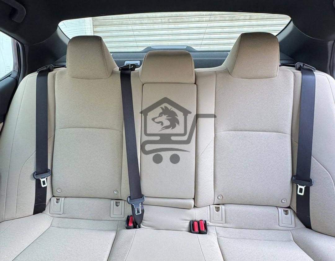 Toyota Camry LE - الصورة 9