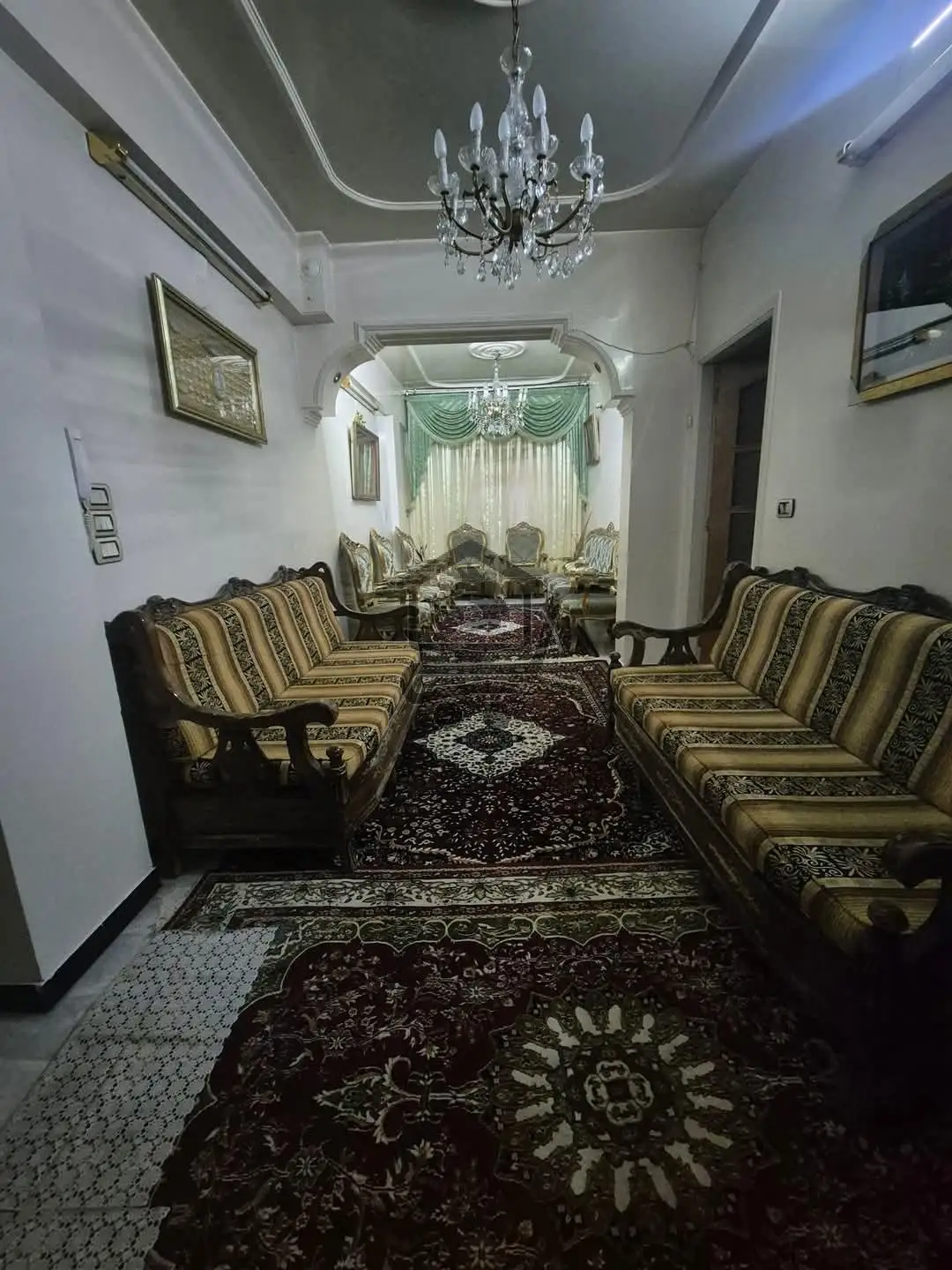 شقة مؤلفة من اربع غرف بدون فرش