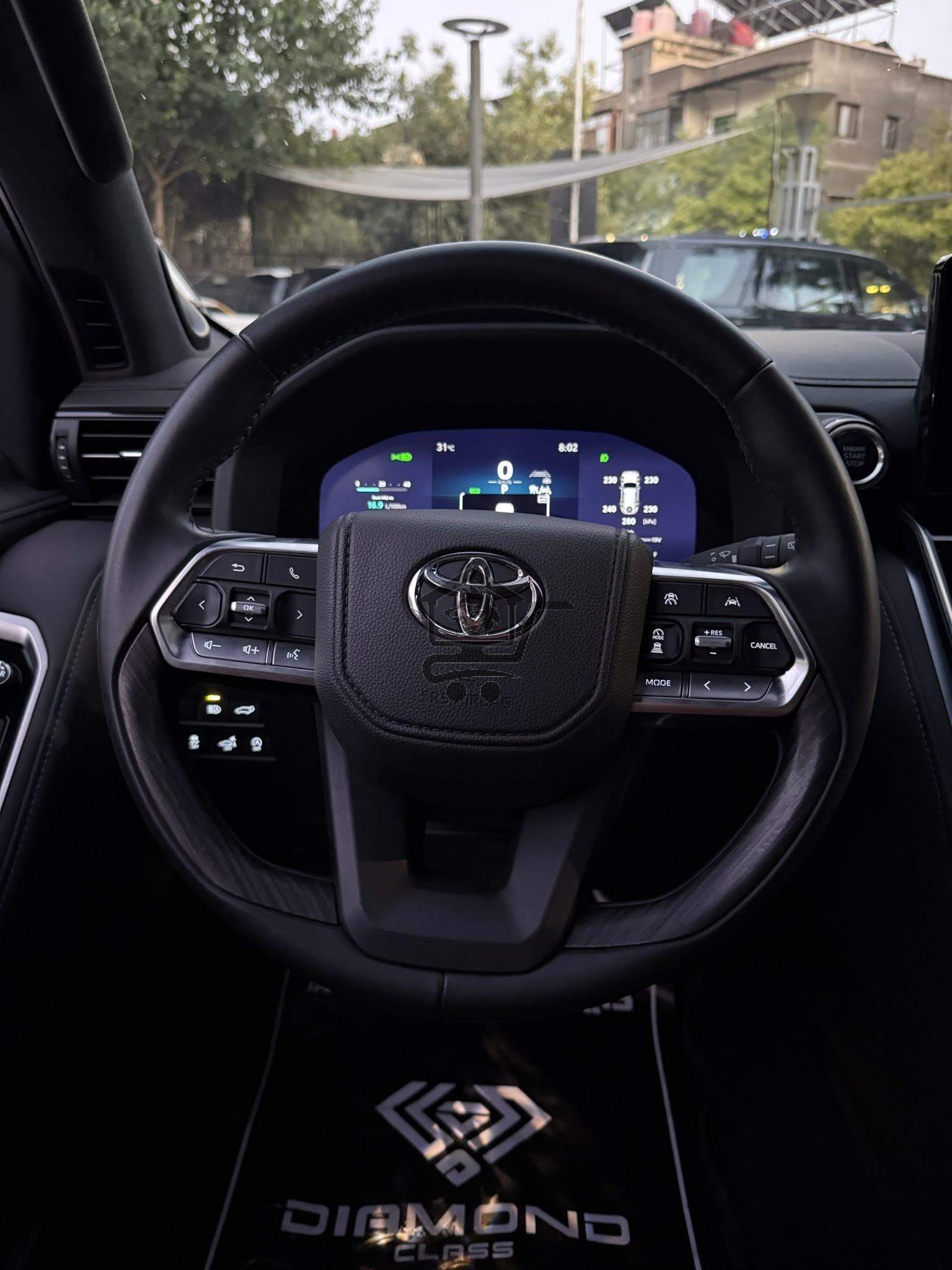 Toyota Land Cruiser VXR - الصورة 6