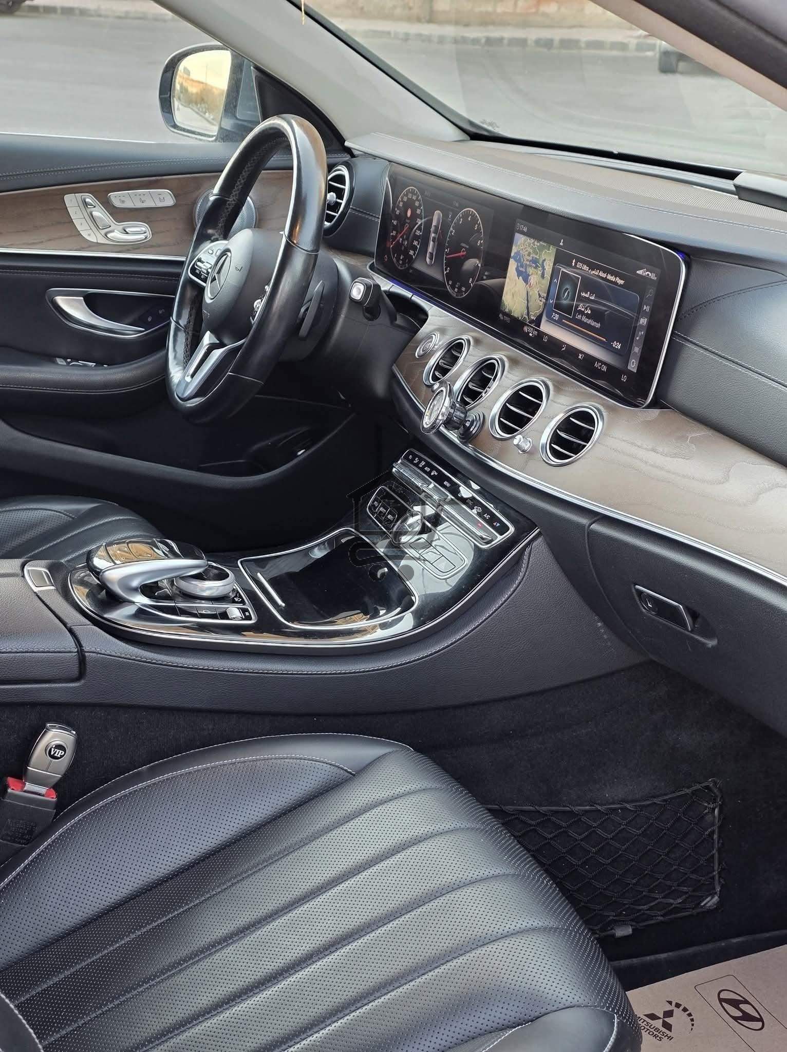 Mercedes Benz E300 - الصورة 6